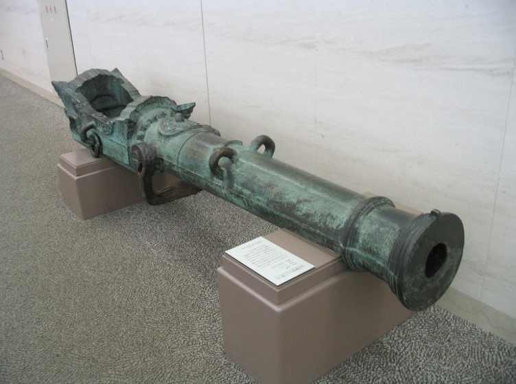 A Japanese breech-loading swivel gun of the time of the 16th century, obtained by Ōtomo Sōrin. 